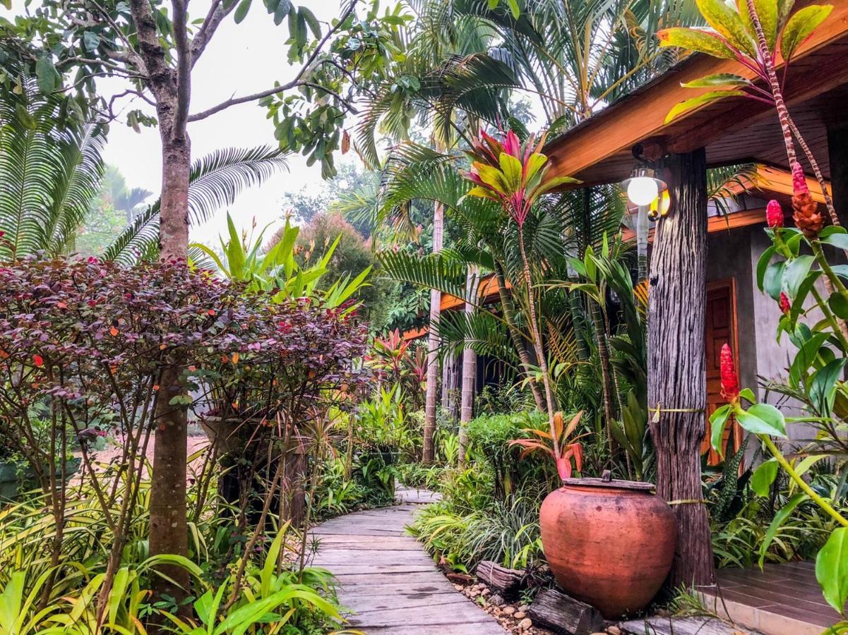 Huen San Fang hotel โรงแรมเฮือนแสนฝาง ภายนอก รูปภาพ